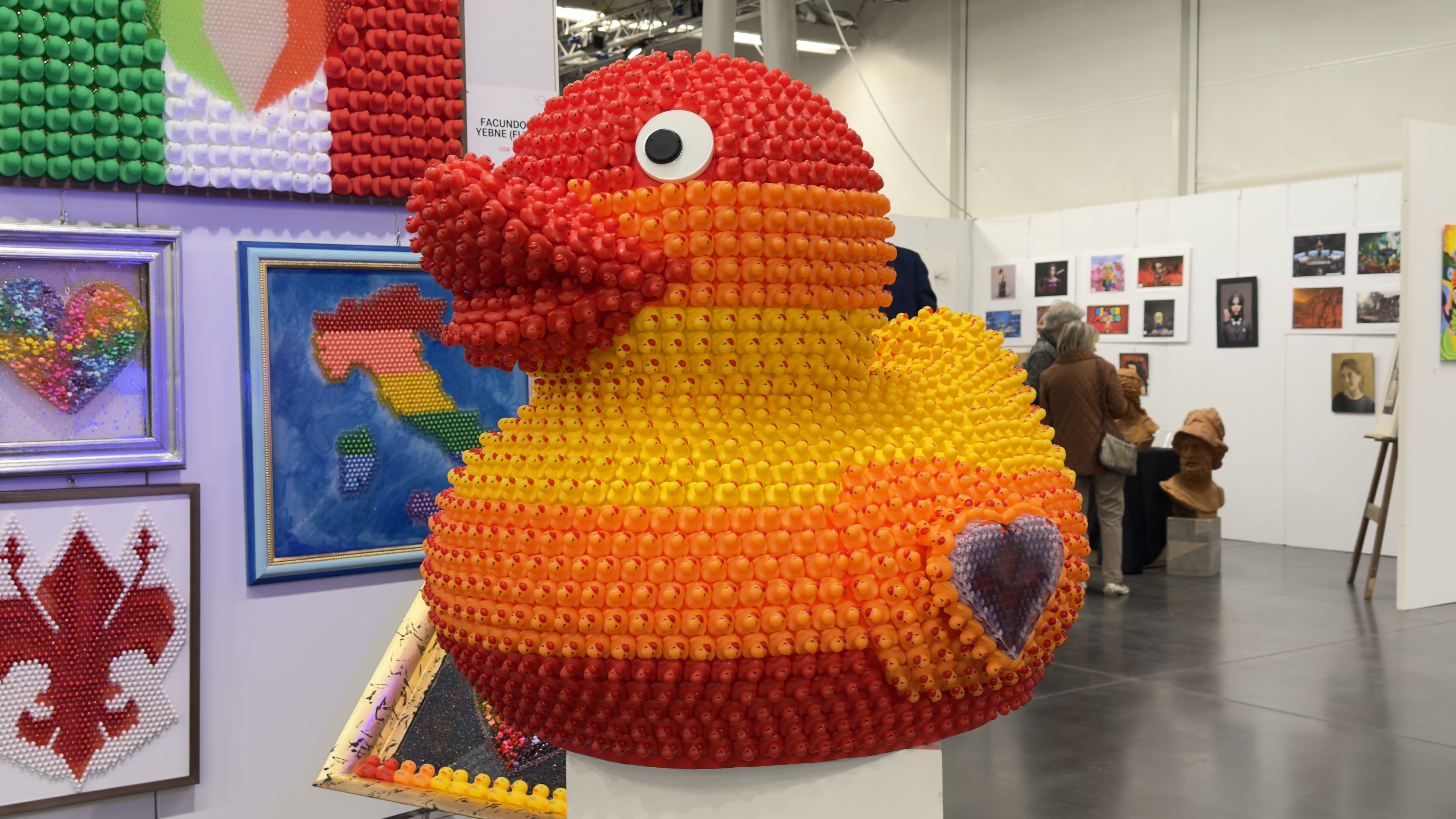 UnityBeak Firenze Edition rubber duck sculpture by Florence Biennale artist FLY Facundo Yebne detail 3
